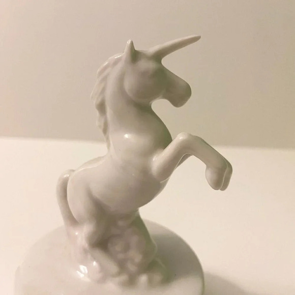 Vintage Otagiri Unicorn Rotating Music Box As Time Goes By 5 Inch Tall Figurine - Picture 14 of 16